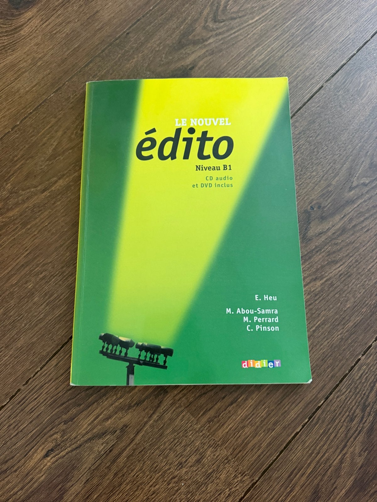 Le Nouvel Edito Niveau B1 - Frans leerboek met CD & DVD, Boeken, Ophalen of Verzenden, Zo goed als nieuw, Non-fictie