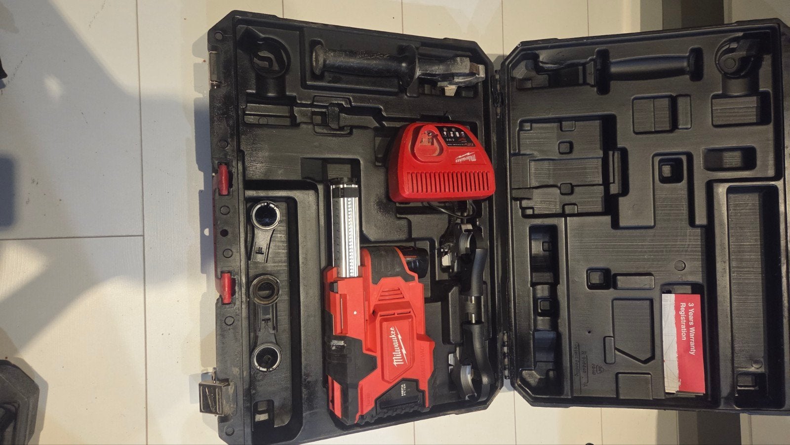 Milwaukee Klopboor met afzuiging, accu, lader en koffer, Doe-het-zelf en Verbouw, Boormachine, Gebruikt, Ophalen of Verzenden