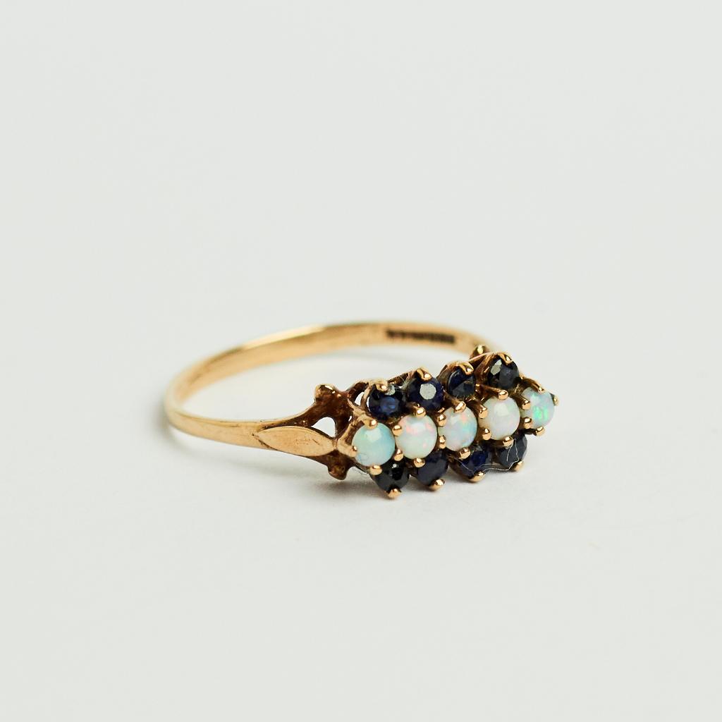Vintage jaren 90 gouden ring uit UK opaal saffier goud, Ophalen of Verzenden, Zo goed als nieuw, 17 tot 18, Met edelsteen