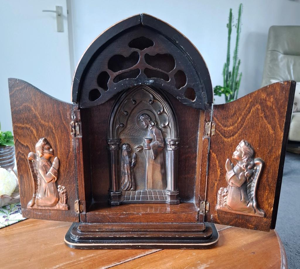 Antiek houten altaar met religieuze afbeeldingen, Antiek en Kunst, Antiek | Religie, Ophalen of Verzenden