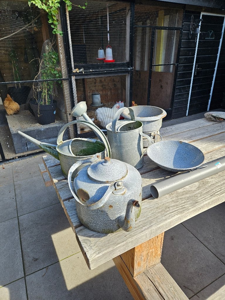Zinken gieters en emaile kan, Ophalen of Verzenden, Gebruikt