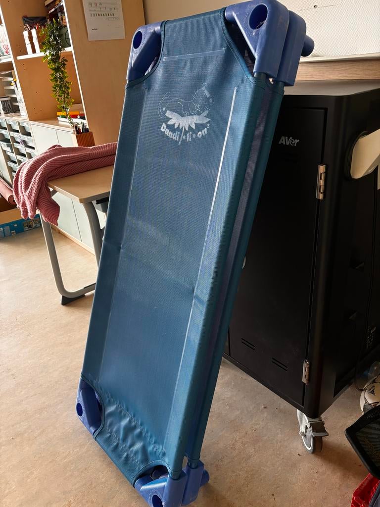 Blauwe peuterstretcher Dandi-lion, Kinderen en Baby's, Kinderkamer | Bedden, Gebruikt, 140 tot 160 cm, Minder dan 70 cm, Ophalen