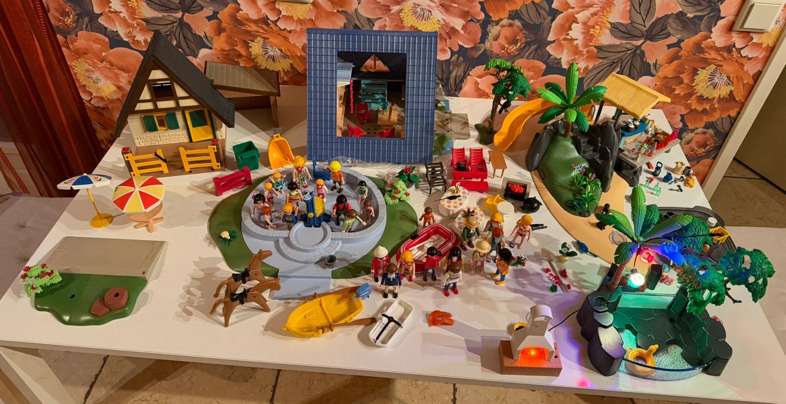 Playmobil; zwembad en 2 huizen en meer, Kinderen en Baby's, Speelgoed | Playmobil, Ophalen, Gebruikt
