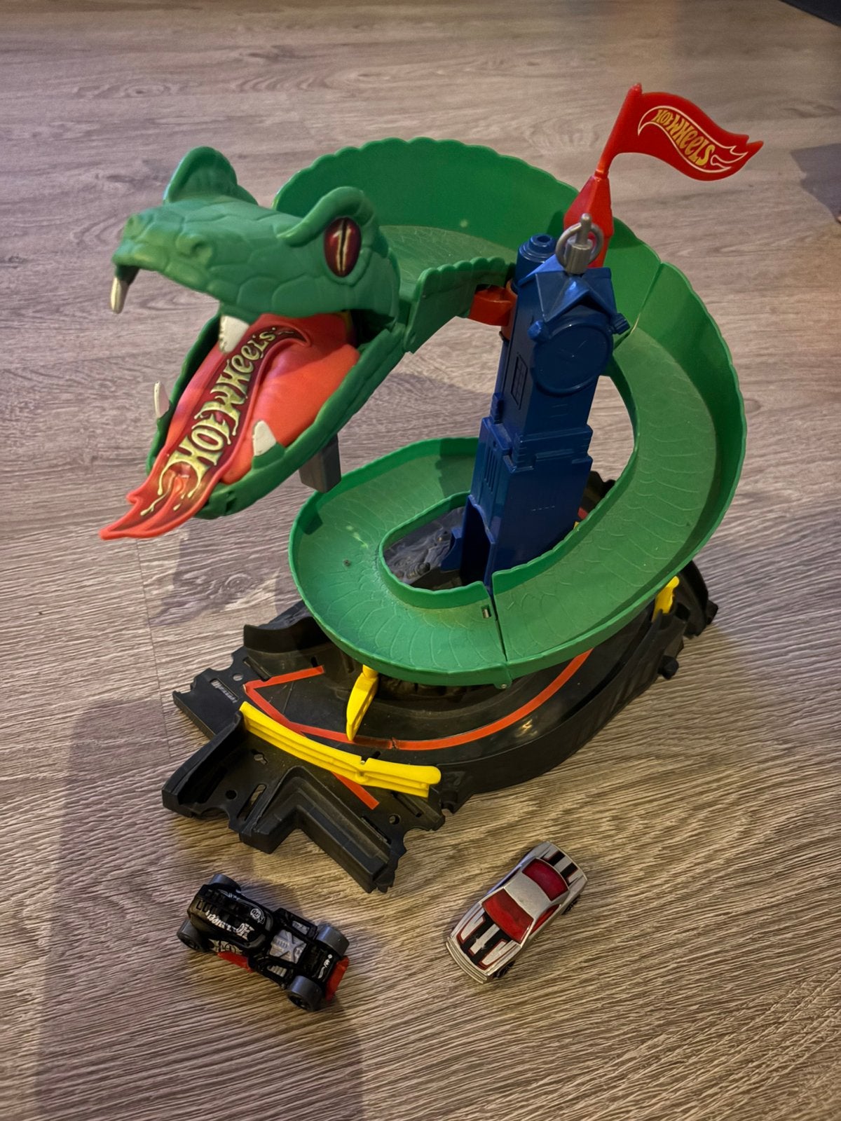 Hotwheels slang groen met 2 autootjes, Ophalen of Verzenden, Zo goed als nieuw, Handmatig, Hot Wheels