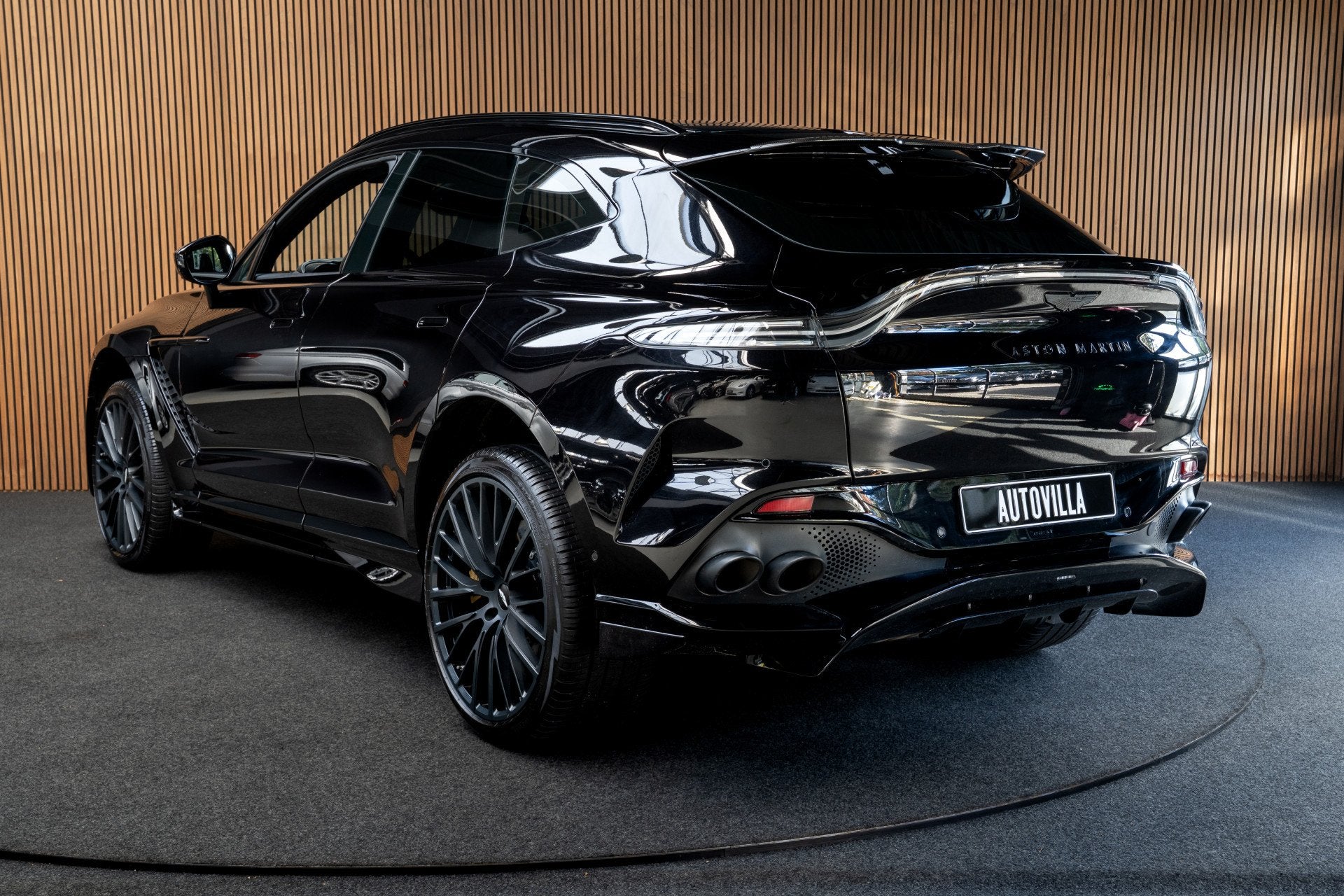 Aston Martin Dbx 4.0 V8 707 Carbon Keramisch Softclose Pano, Auto's, Dealer onderhouden, Zwart, Bedrijf, SUV of Terreinwagen