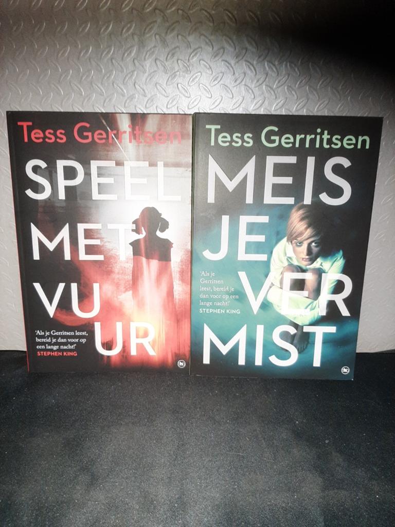 Tess Gerritsen: Speel met Vuur & Meisje Vermist (2 boeken), Ophalen of Verzenden, Zo goed als nieuw, Tess Gerritsen, Amerika