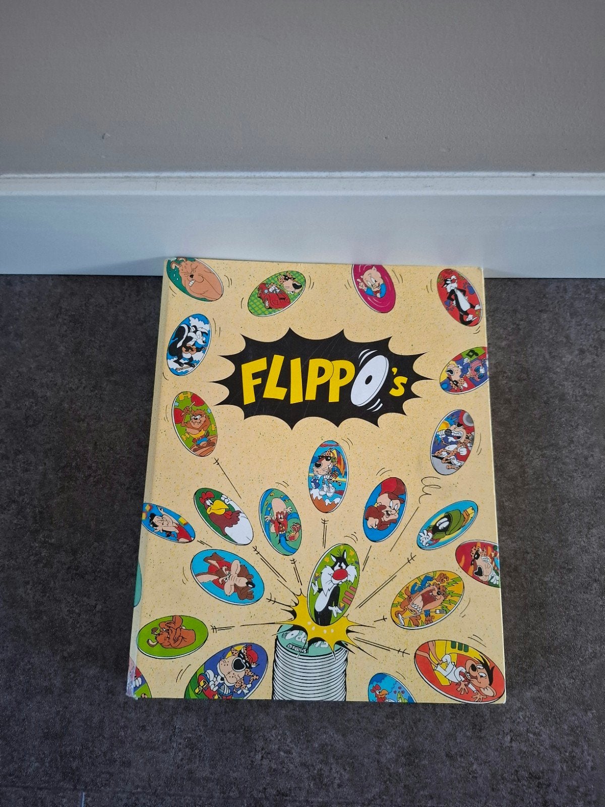 Map met Flippo's en Slammers: Yu-Gi-Oh, Beyblade, Disney, Verzamelen, Ophalen of Verzenden, Map, Album of Poster, Met verzamelmap(pen)