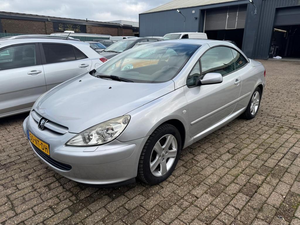 Peugeot 307 CC 1.6-16V (bj 2004), Auto's, Peugeot, 13 km/l, 730 kg, Gebruikt, Zwart