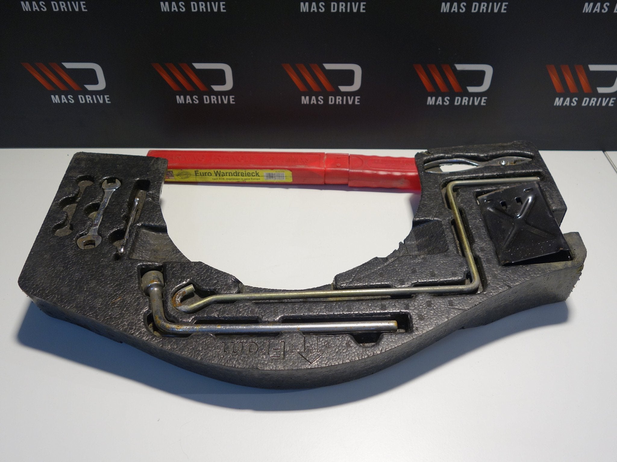 Lexus is200 kofferbekleding + gereedschap, Gebruikt