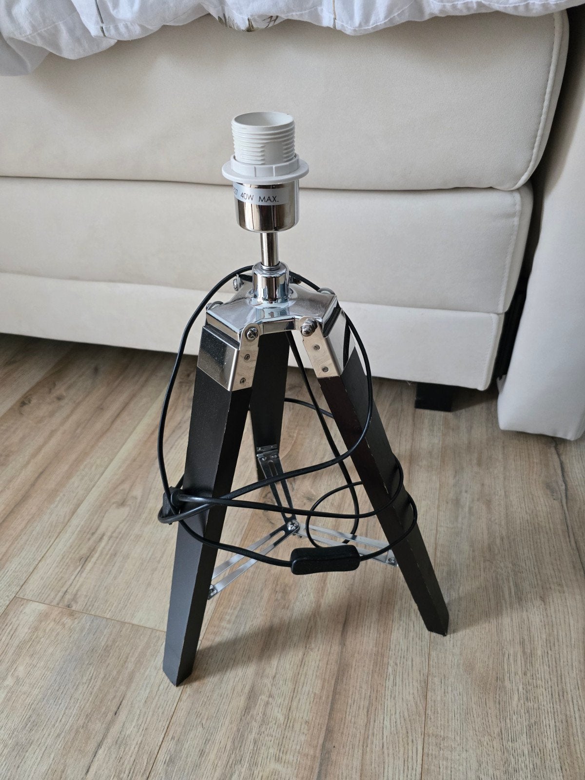 Stijlvolle tafellamp met driepoot onderstel, Modern, Industrieel, Ophalen of Verzenden, Zo goed als nieuw, Minder dan 50 cm
