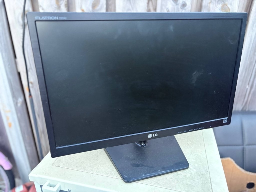 LG Flatron E2242 monitor 22 inch, DVI en VGA, Computers en Software, Monitoren, Ophalen, Gebruikt, VGA, Overige resoluties