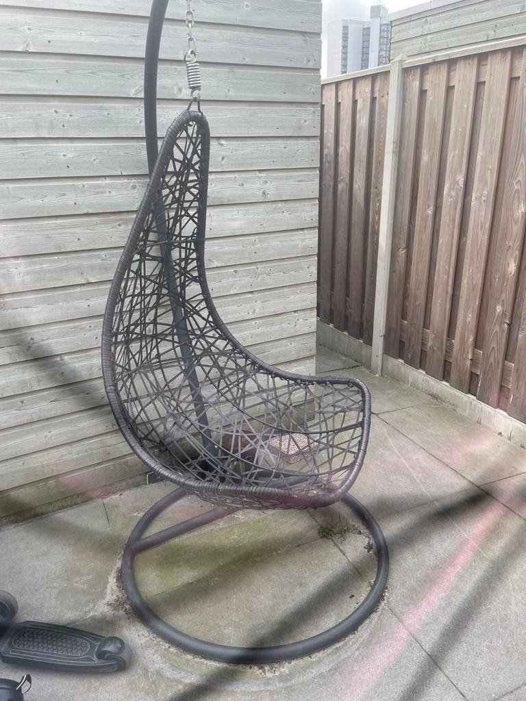 2 grote ei lig/ hang schommel, Ophalen, Zo goed als nieuw, Rotan