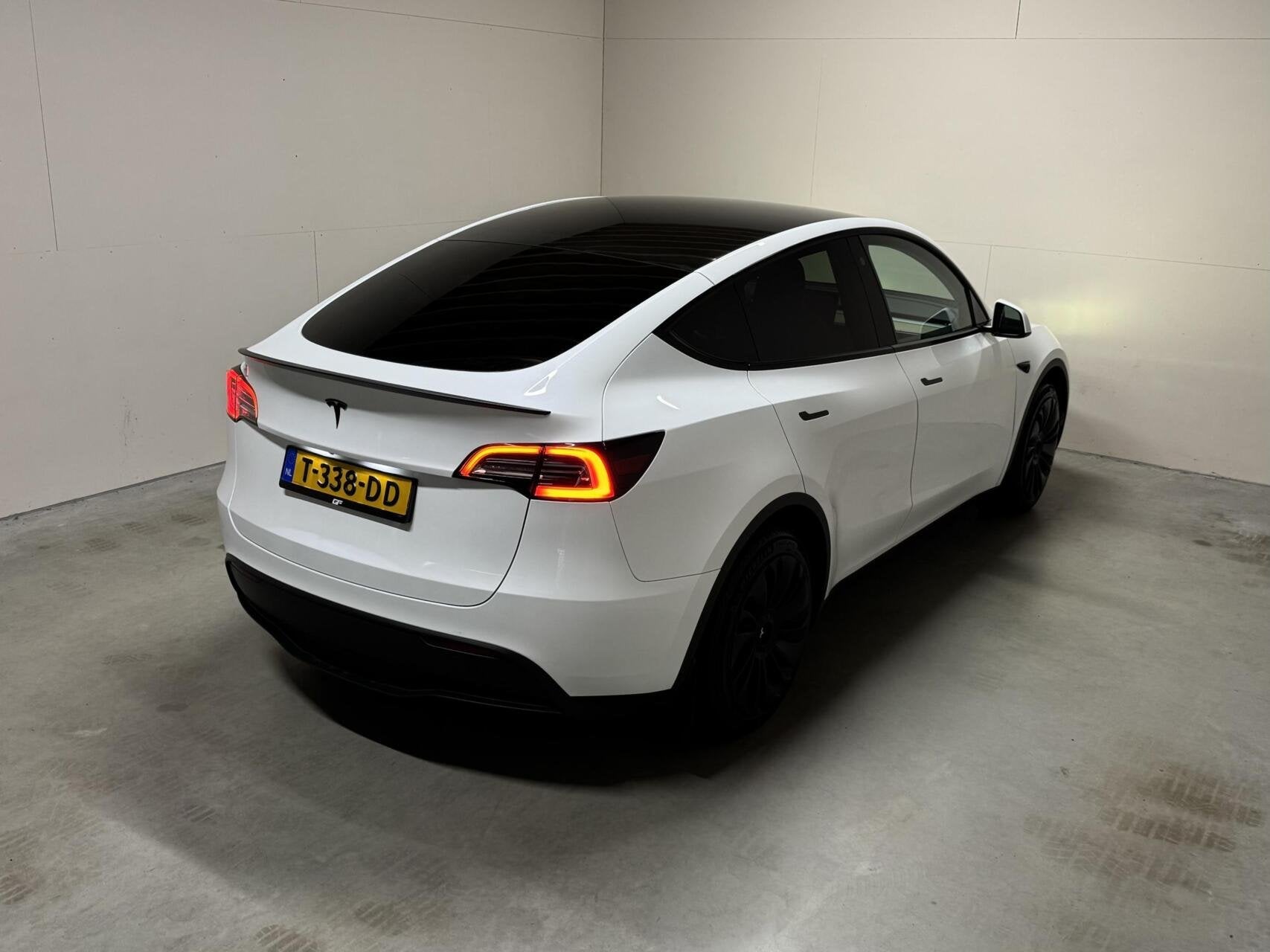 Foto 60 van Tesla Model Y RWD 58 kWh 92% SOH Black Edition Trekhaak FSD