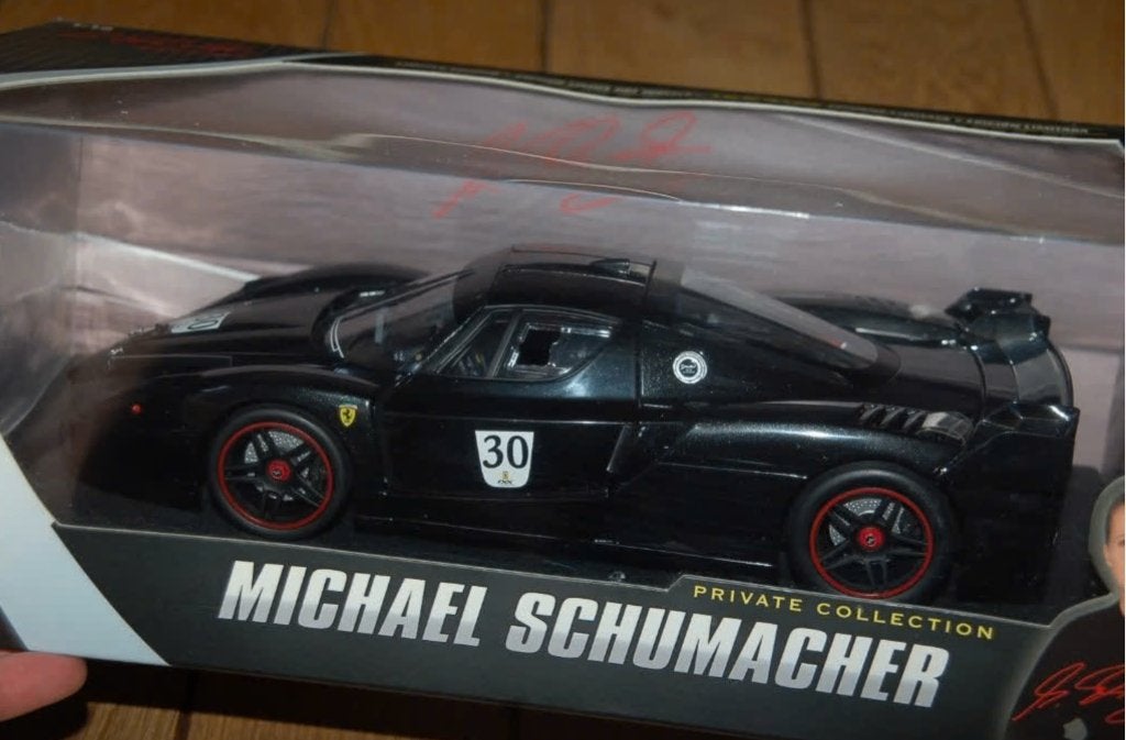 1:18 Ferrari FXX #30 Michael Schumacher Hotwheels elite WRH, Ophalen of Verzenden, Zo goed als nieuw, Auto, Hot Wheels