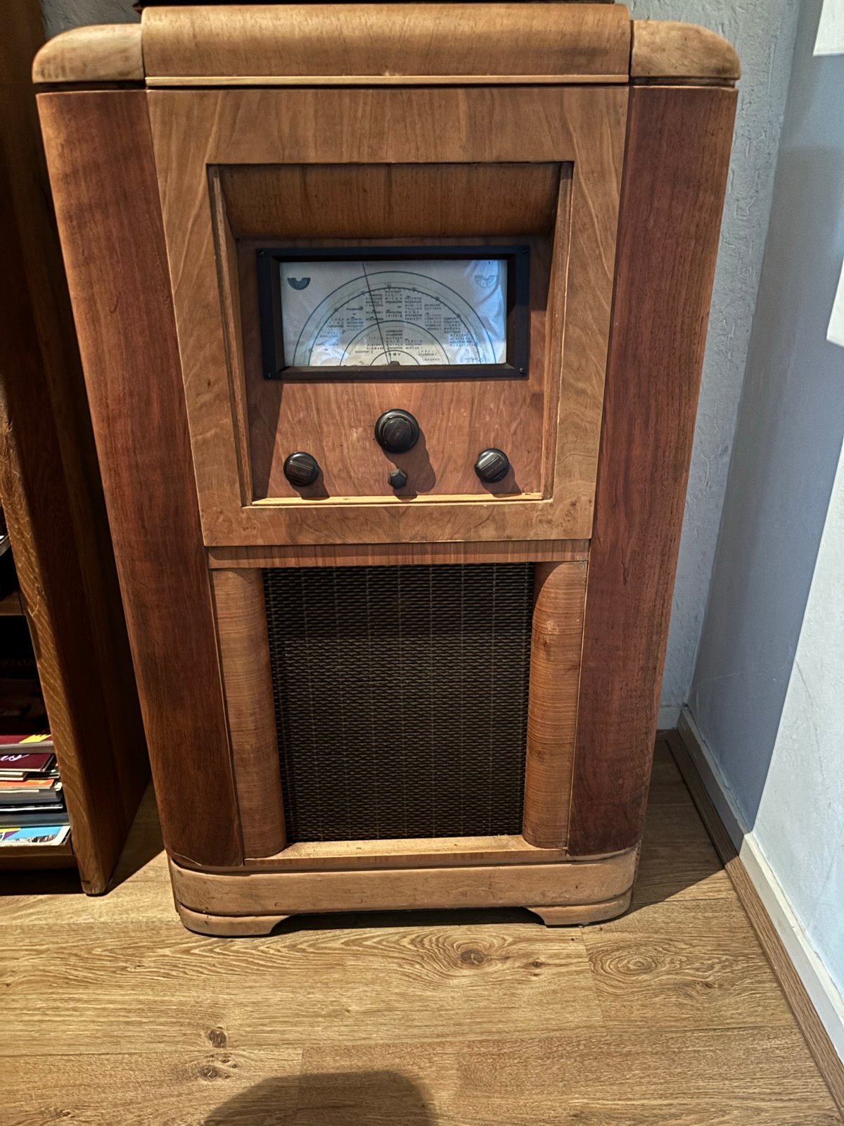 Vintage vrijstaande radio in houten kast, Ophalen, Gebruikt, Radio