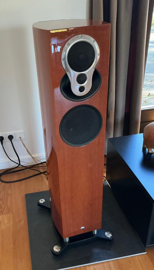 Linn Akubarik Exact Katalyst hoogglans rozenut, Zo goed als nieuw, 120 watt of meer, Front, Rear of Stereo speakers, Ophalen