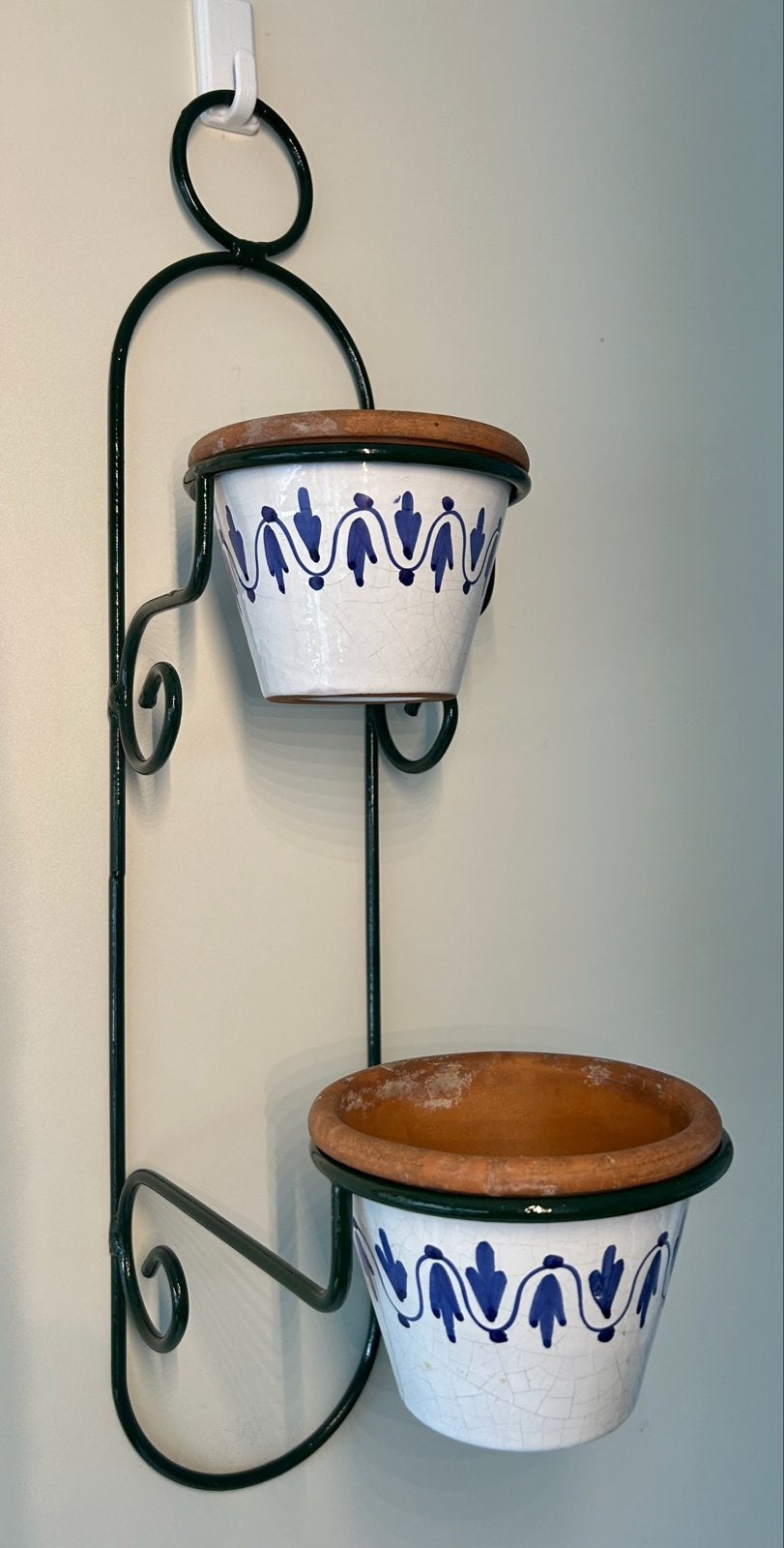 Wandrek met twee bloempotjes, Ophalen of Verzenden, Zo goed als nieuw, Minder dan 25 cm, Aardewerk