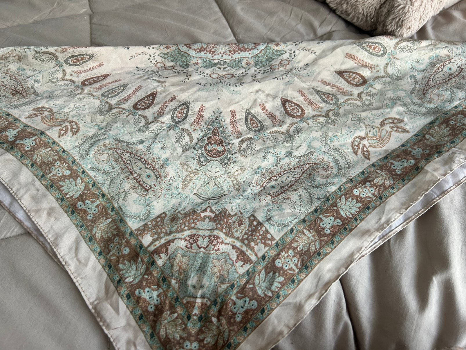 Luxe zijde sjaaltje scarf nieuw 70X70cm, Ophalen of Verzenden, Nieuw, Maat 38/40 (M), Sjaal