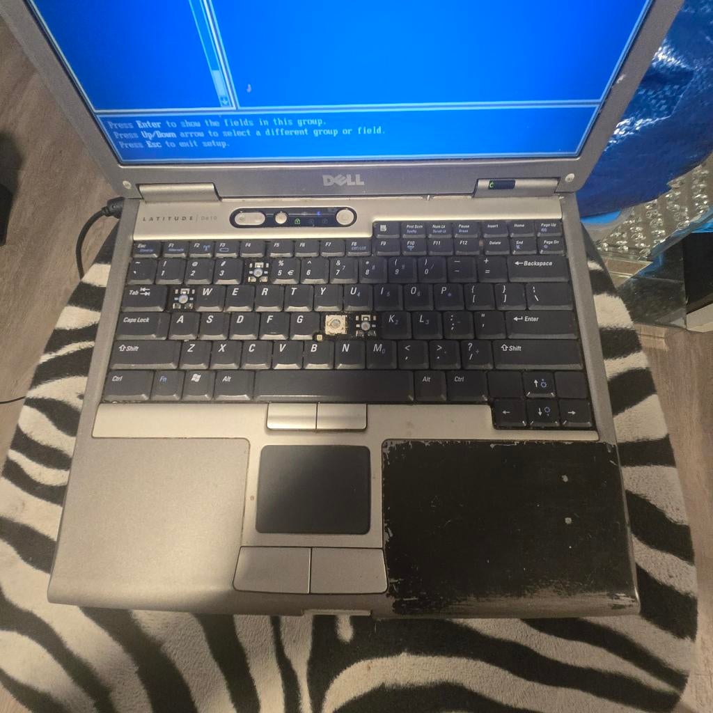 Dell Latitude D610 Laptop - Defect toetsenbord, HDD, Minder dan 4 GB, Qwerty, Intel Pentium M