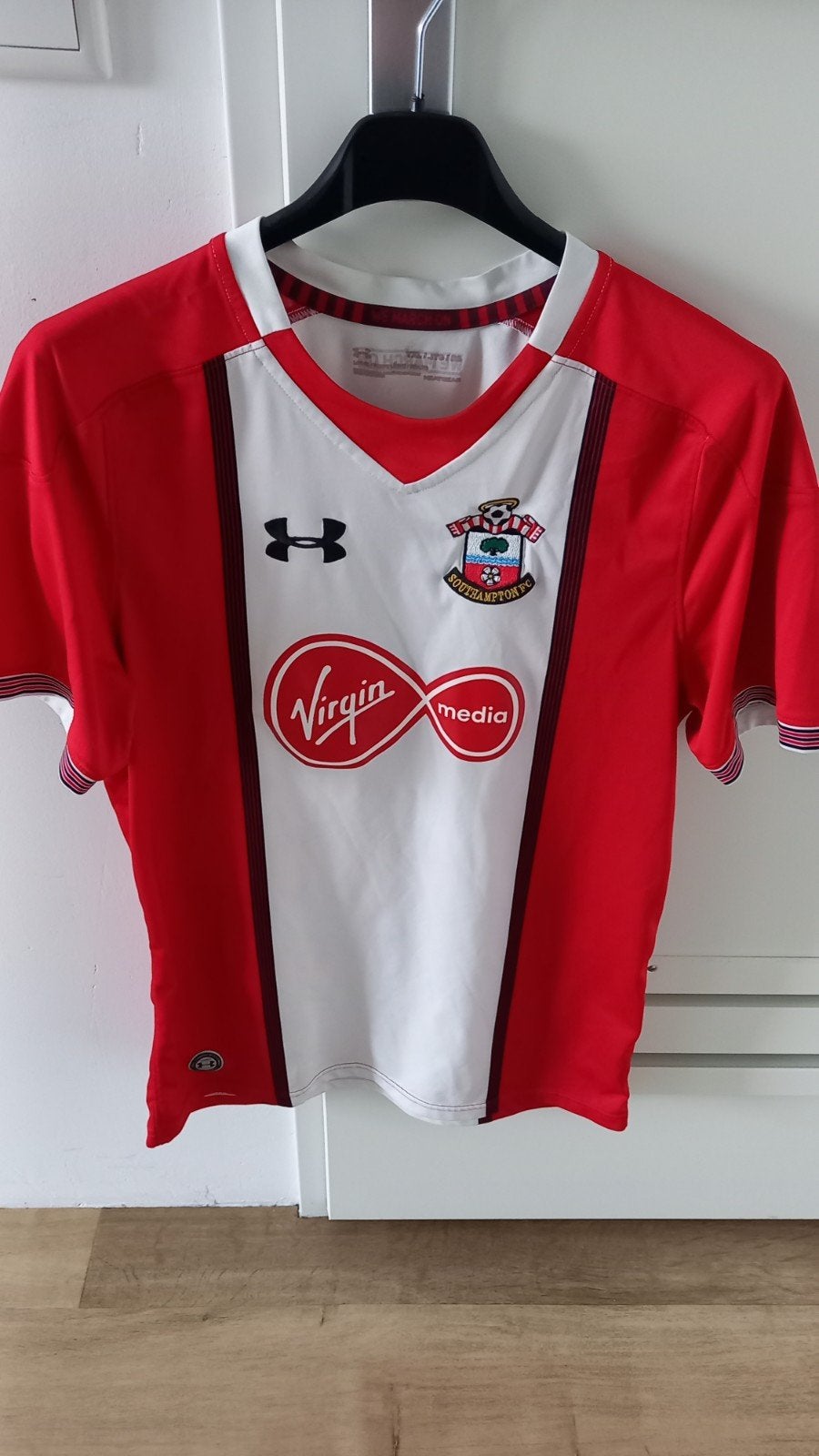Southampton FC Thuisshirt - Maat yxl kids voetbalshirt, Maat 48/50 (M), Under Armour, Ophalen of Verzenden, Zo goed als nieuw