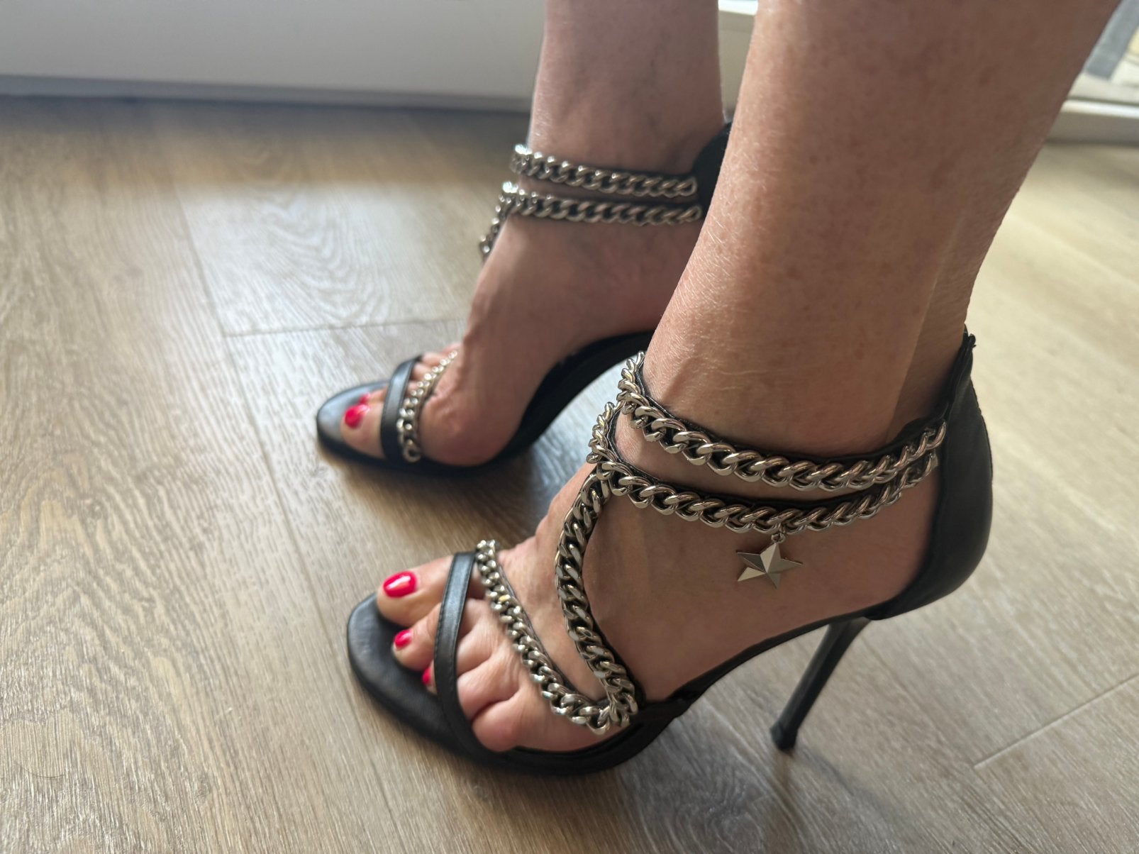 Nikkie Plesse chain pumps maat 38, Kleding | Dames, Schoenen, Ophalen of Verzenden, Zo goed als nieuw, Zwart