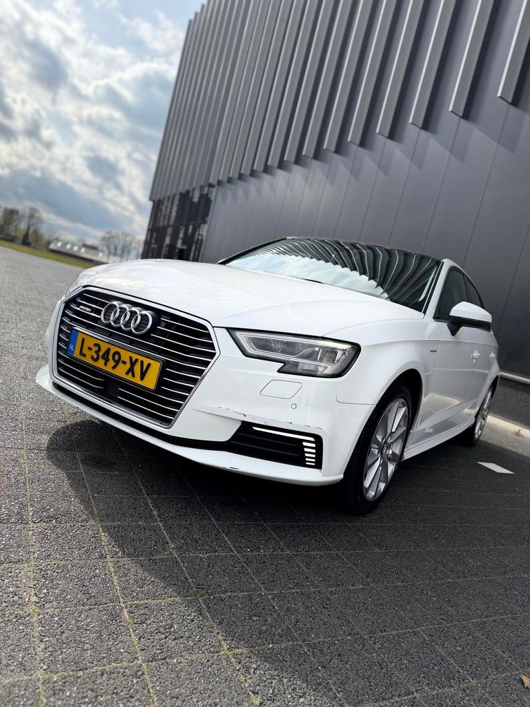 Audi A3 E-tron - 1.4 Tfsi 204pk S Tronic 2017 Wit, Auto's, Zwart, 4 cilinders, Wit, 1395 cc