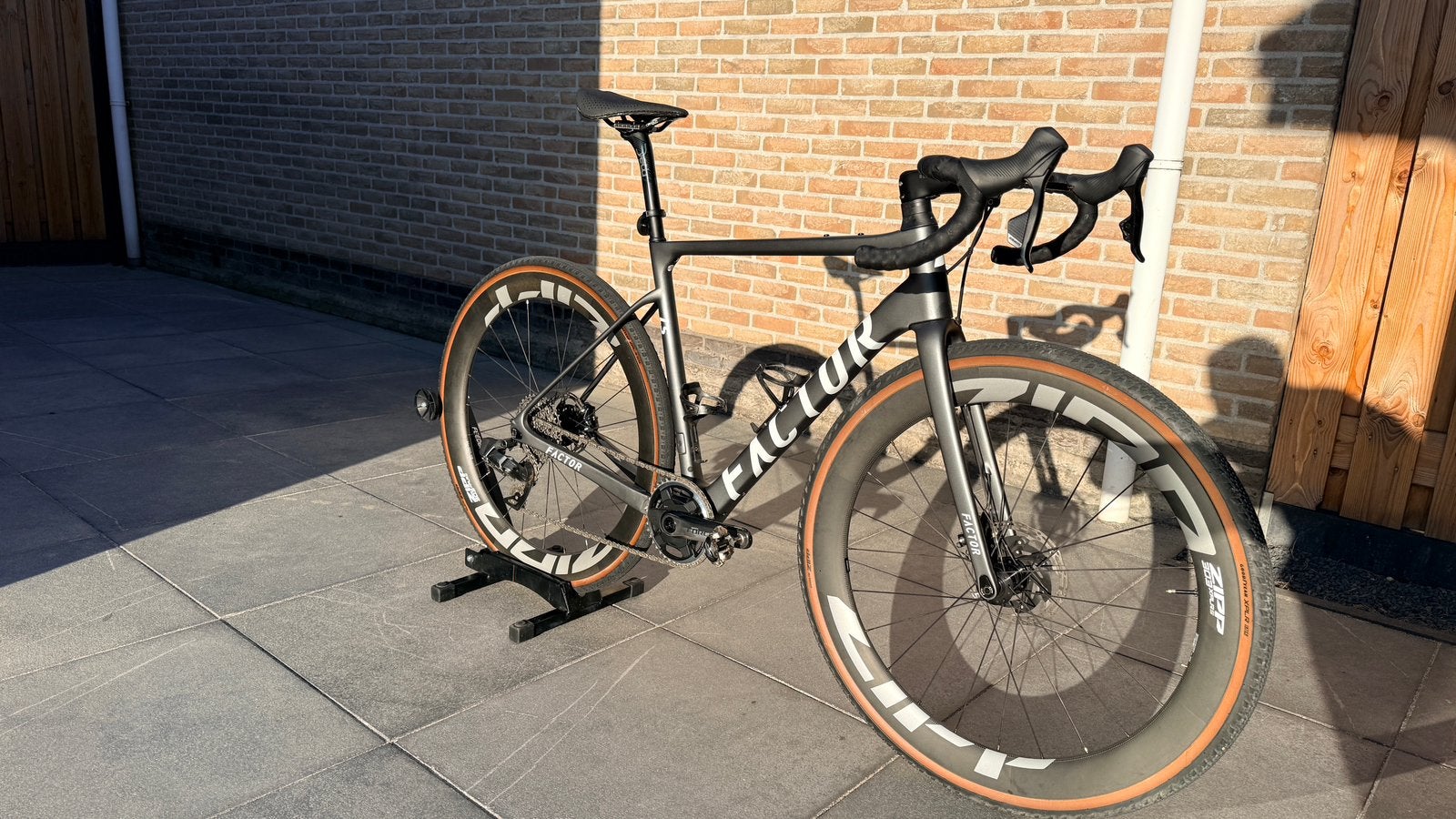 Factor LS gun metal maat 54 zgan zipp 303 xplr, Fietsen en Brommers, Fietsen | Racefietsen, 28 inch, Carbon, Zo goed als nieuw
