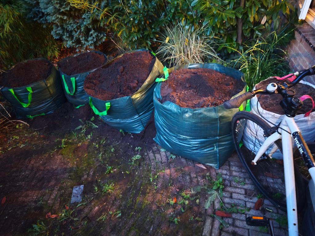 6 Kuub zand/Aarde uit de achtertuin.., Tuin en Terras, Ophalen, Tuinaarde