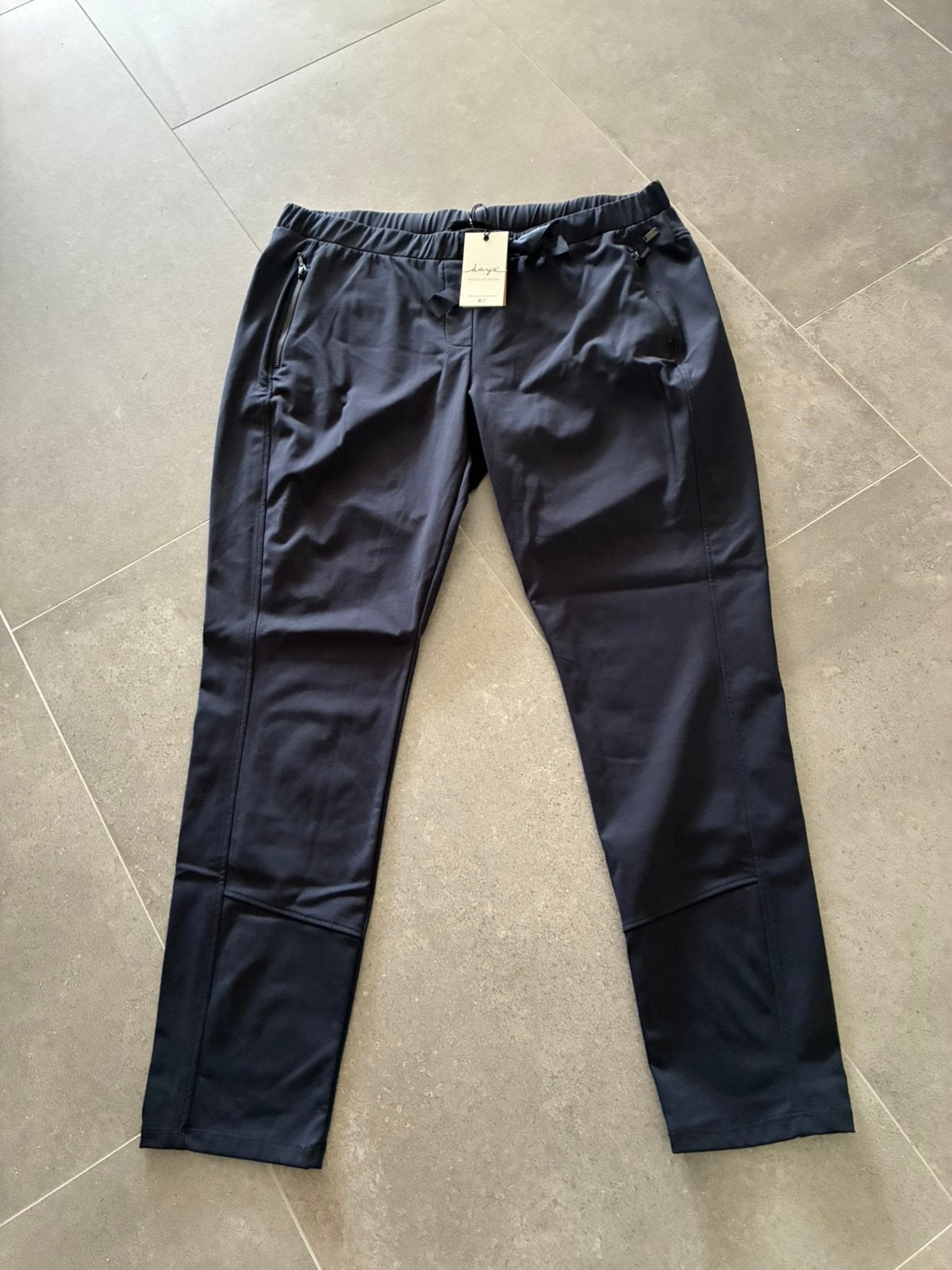 Stijlvolle dark navy blauw travel broek Dayz XL, Kleding | Dames, Maat 42/44 (L), Nieuw, Lang, Verzenden