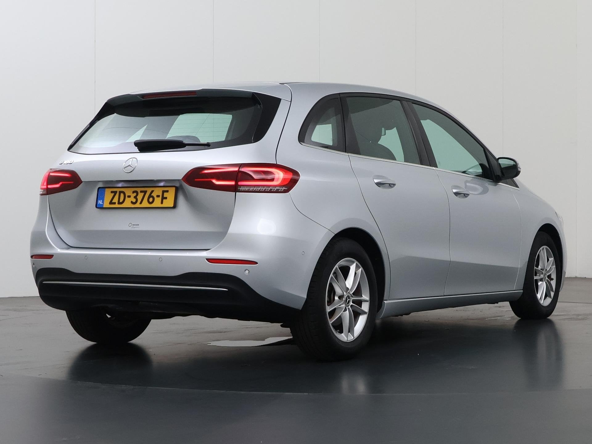 Mercedes-Benz B-klasse 180 Advantage | Trekhaak | Achteruitr, Voorwielaandrijving, Dealer onderhouden, 136 pk, Gebruikt