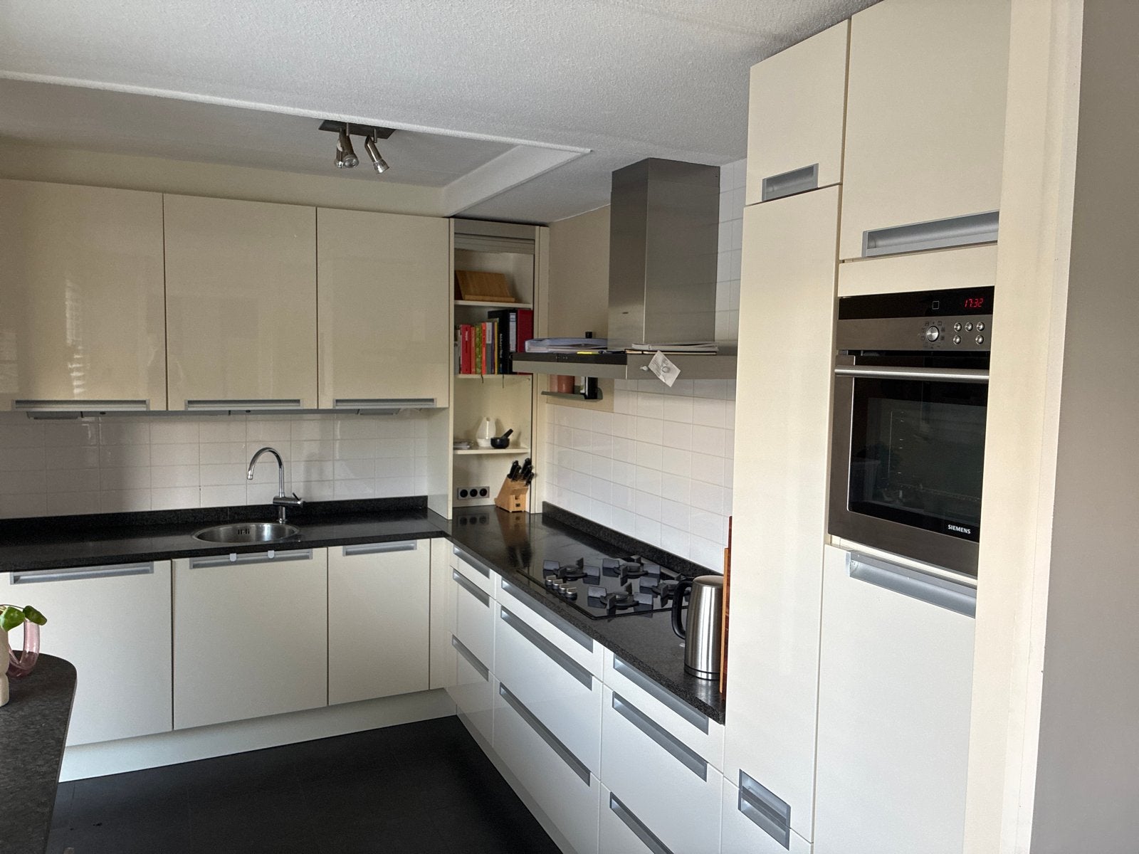 Moderne keuken inclusief apparatuur (excl. vaatwasser), Huis en Inrichting, Keuken | Complete keukens, Ophalen, Gebruikt, Hoekkeuken