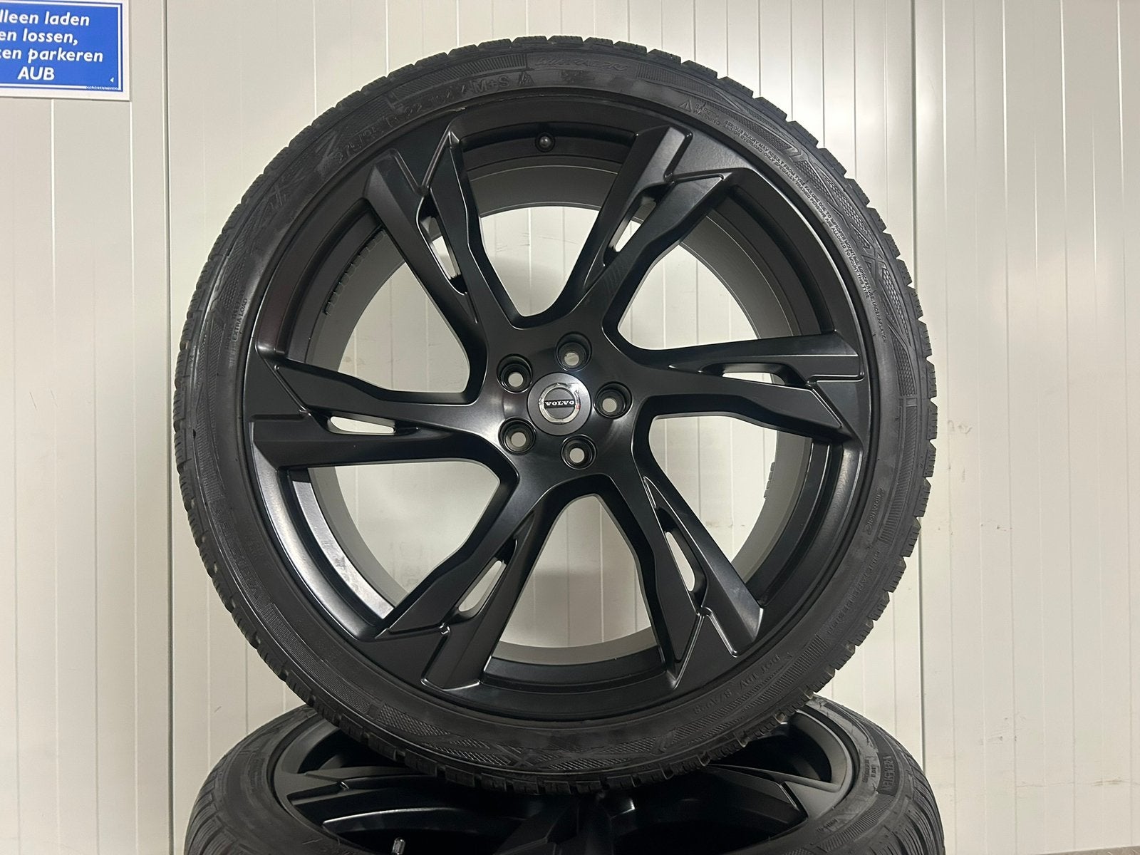 Volvo XC90 XC60 22 inch Vredenstein winter 2022 275/35/22, Ophalen, Gebruikt, 275 mm, Banden en Velgen