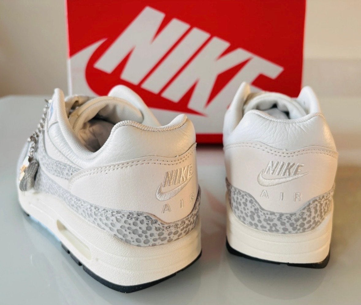 Nike Air Max 1 Safari Summit White | 40, Ophalen, Nieuw, Wit, Sneakers of Gympen
