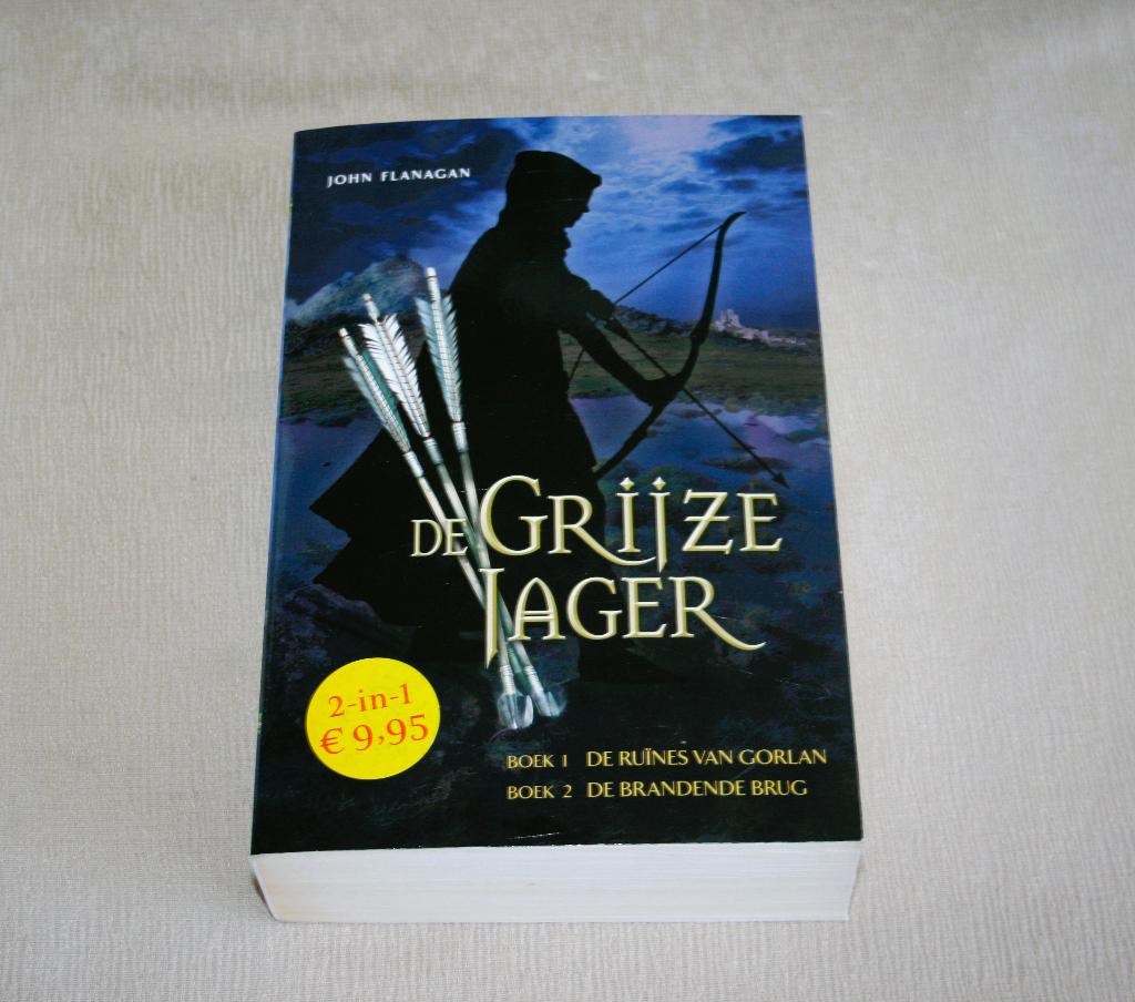 De Grijze Jager - Deel 1 + 2 ( 2 in 1 ) - ( Nieuw ), Ophalen of Verzenden, Nieuw, John Flanagan