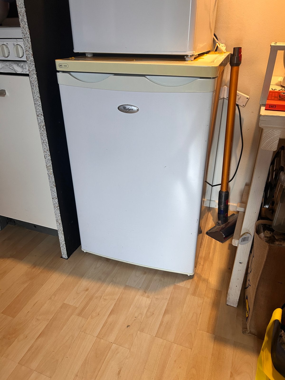 Whirlpool Koelkast met Vriesvak, Gebruikt, 100 tot 150 liter, 45 tot 60 cm, Met vriesvak