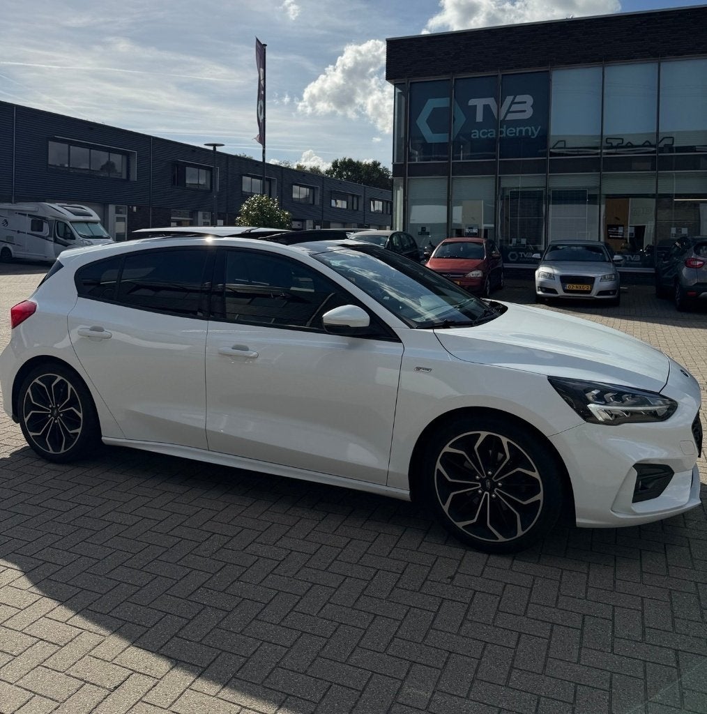 Ford Focus 1.0 EcoBoost ST Line Panorama dak Navi Keyless, Focus, Dealer onderhouden, 125 pk, Autonomous Driving