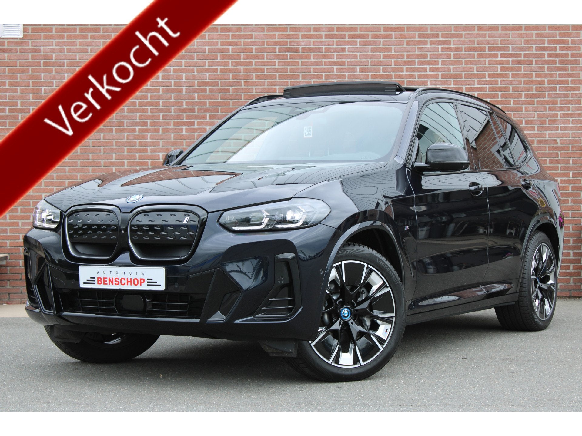 BMW iX3 High Executive M Sport 80 kWh |PANO-DAK|HUD|TREKHAAK, Automaat, Achterwielaandrijving, 110 €/maand, Zwart