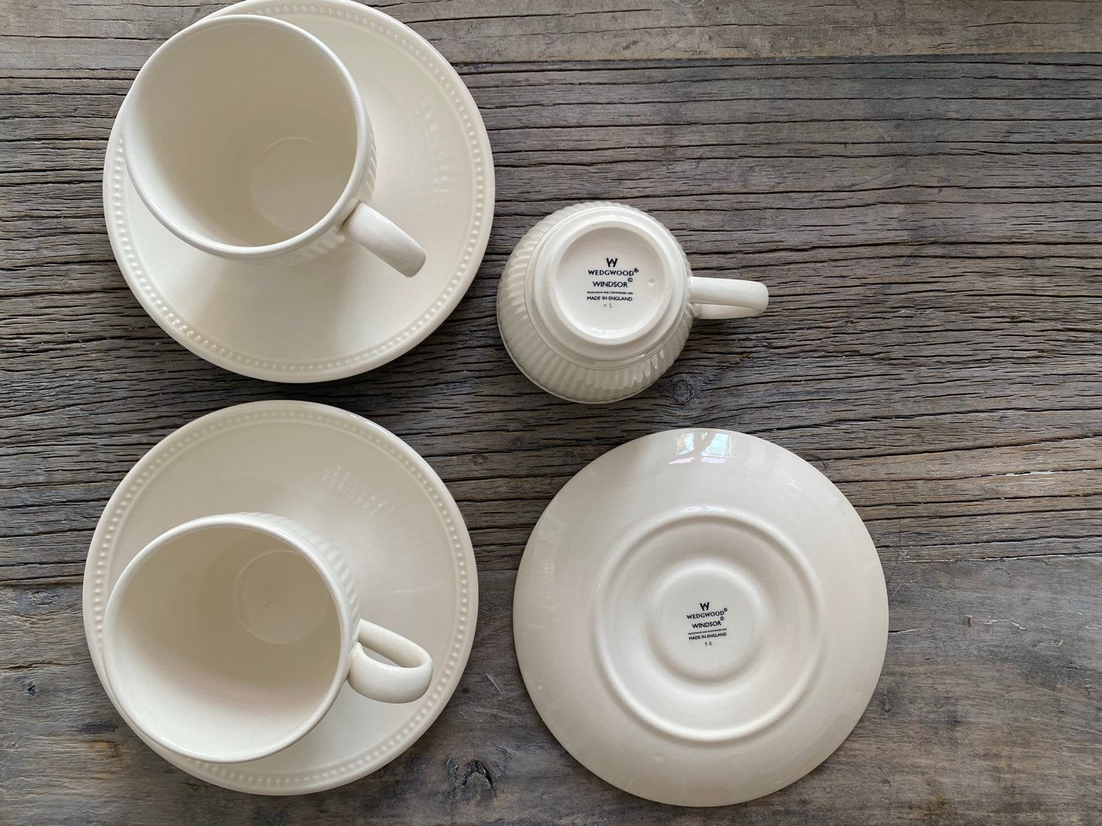 3 Wedgwood Windsor kop en schotels - Crèmekleurig, Klassiek, Ophalen of Verzenden, Zo goed als nieuw, Kop(pen) en/of Schotel(s)