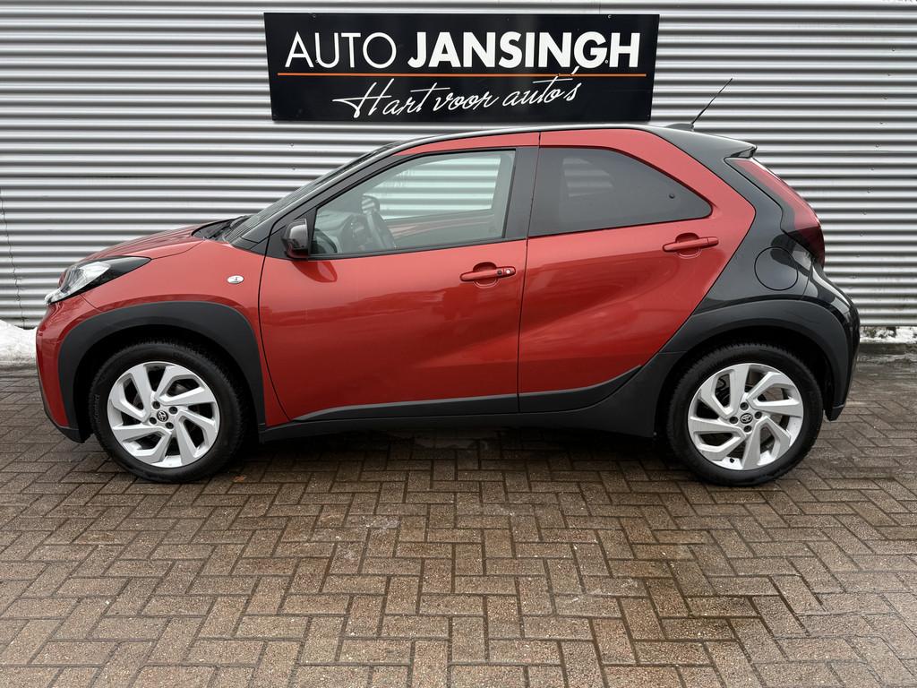 Toyota Aygo X 1.0 VVT-i MT Envy met 15.515 km! | Clima | Two, Stof, Gebruikt, Zwart, 4 stoelen