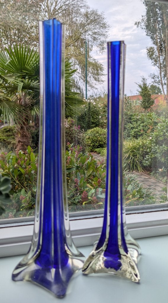 2 glazen blauwe vazen 38 en 40 cm hoog izgst, Blauw, Ophalen of Verzenden, 40 cm, Glas