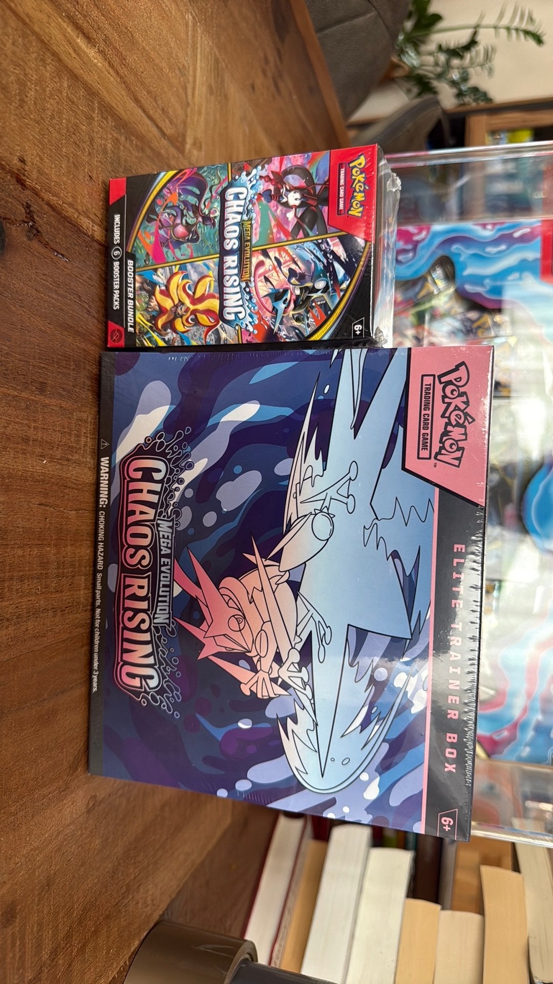 SUPER DEAL! Chaos Rising - ETB+ Booster Bundle, Verzenden, Zo goed als nieuw