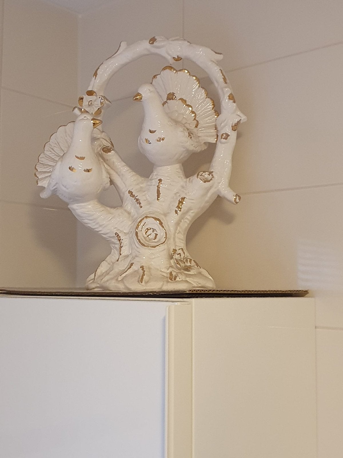 Decoratieve beeldjes: twee duiven op een boom, Ophalen, Wit, Steen/keramiek, Klassiek