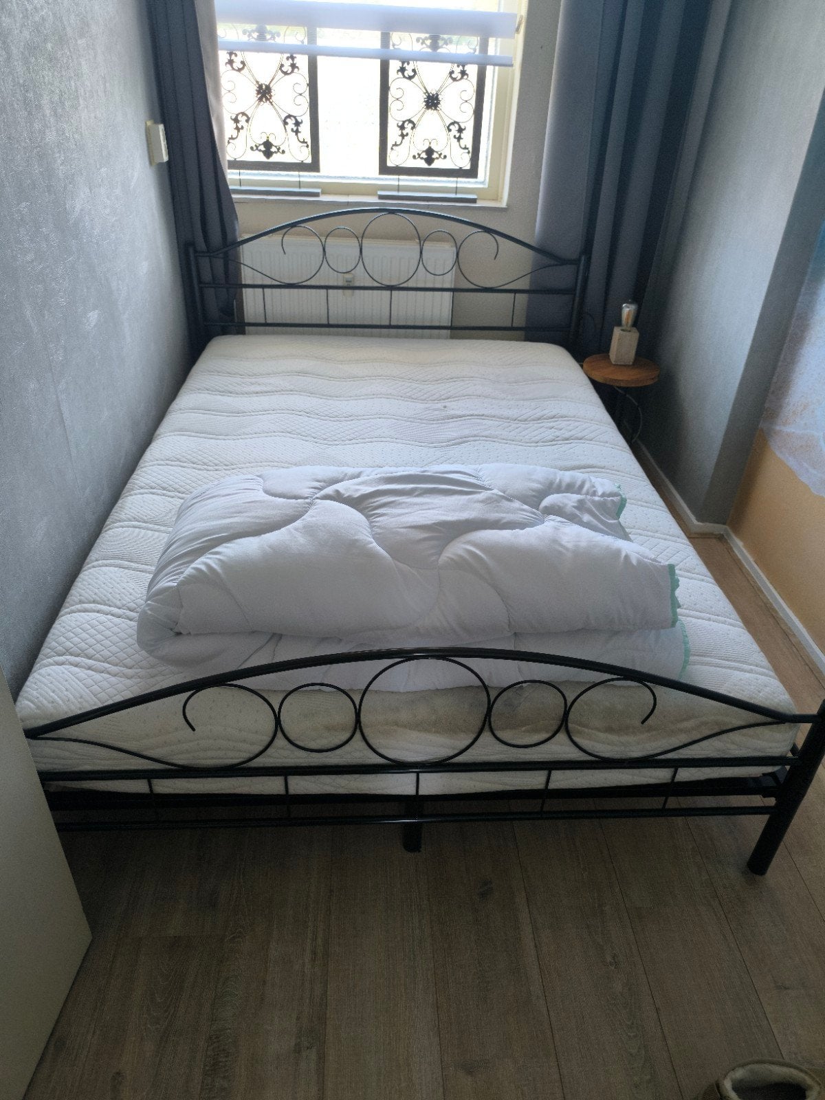 ijzeren bed 140x200 meter, Ophalen, Gebruikt, Zwart, Tweepersoons