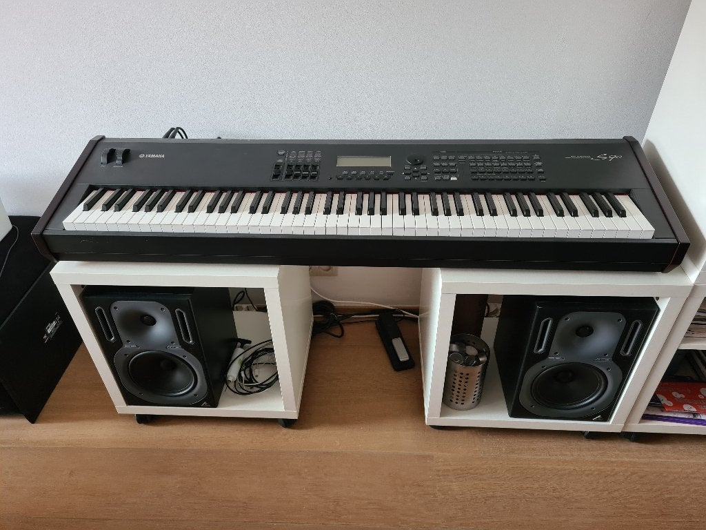 Yamaha S90 + 2x Behringer Truth B2031 + Roland pedaal, Ophalen, 88 toetsen, Yamaha, Zo goed als nieuw