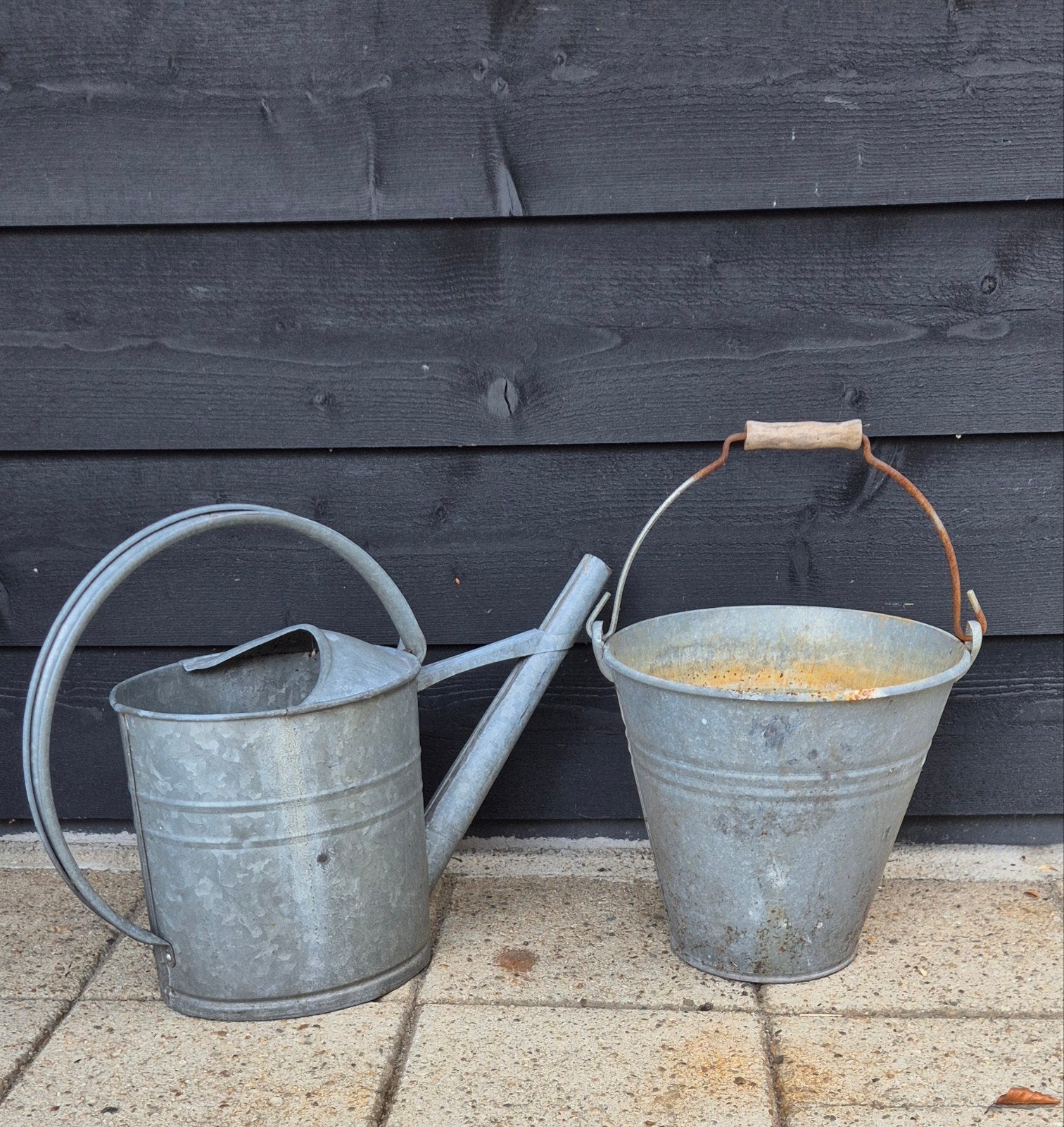 Te koop: Oude zinken gieter en emmer (set van 2)
.
Beschrijv, Ophalen, Gebruikt