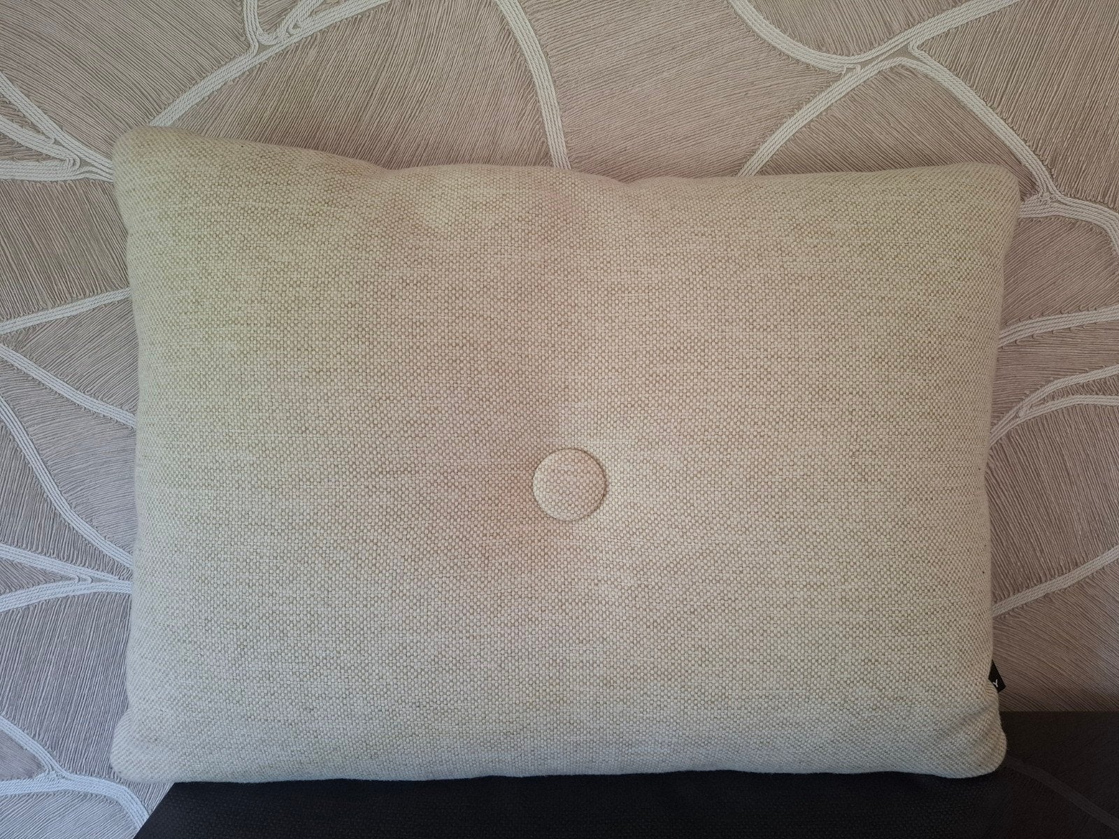 Hay Dot sierkussen 55x40 cm - Zo goed als nieuw, Huis en Inrichting, Ophalen of Verzenden, Zo goed als nieuw, Beige, Rechthoekig
