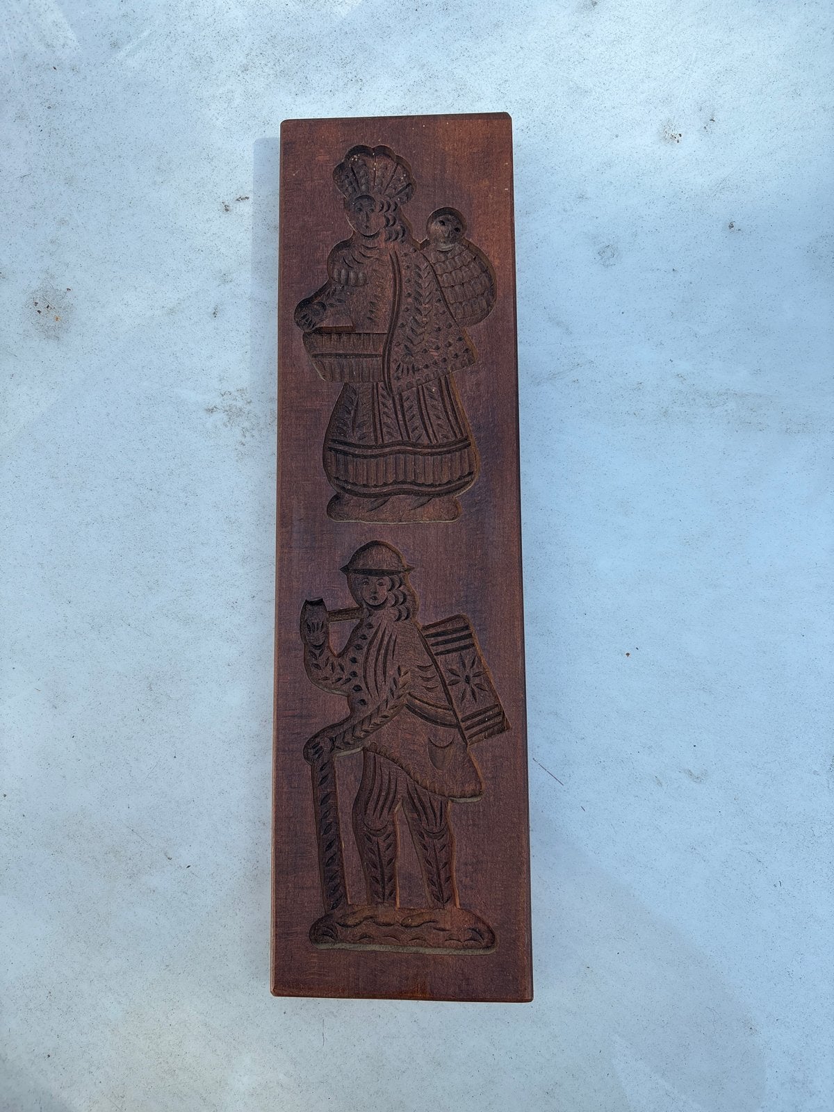 Antieke houten koekjesvorm met figuren, Ophalen