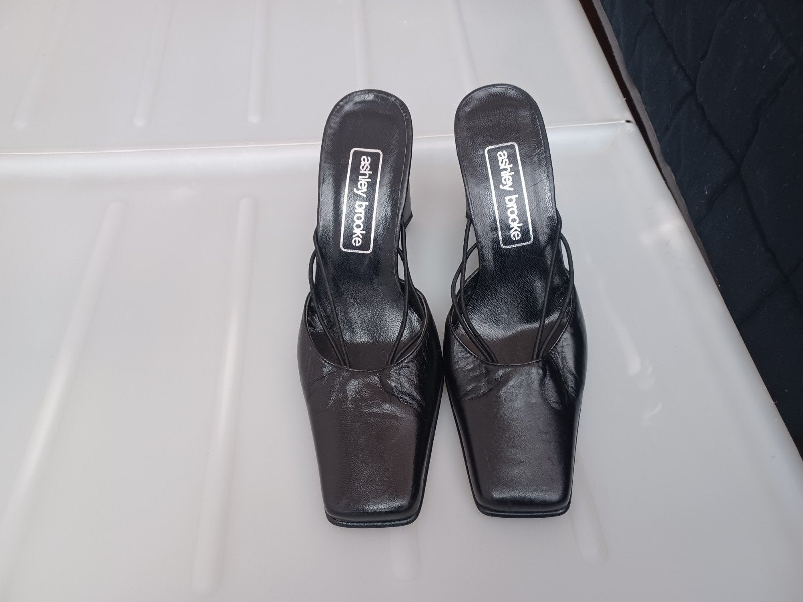 Zwarte Ashley Brooke muiltjes met hak, maat 36, Zwart, Zo goed als nieuw, Ashley Brooke, Sandalen of Muiltjes