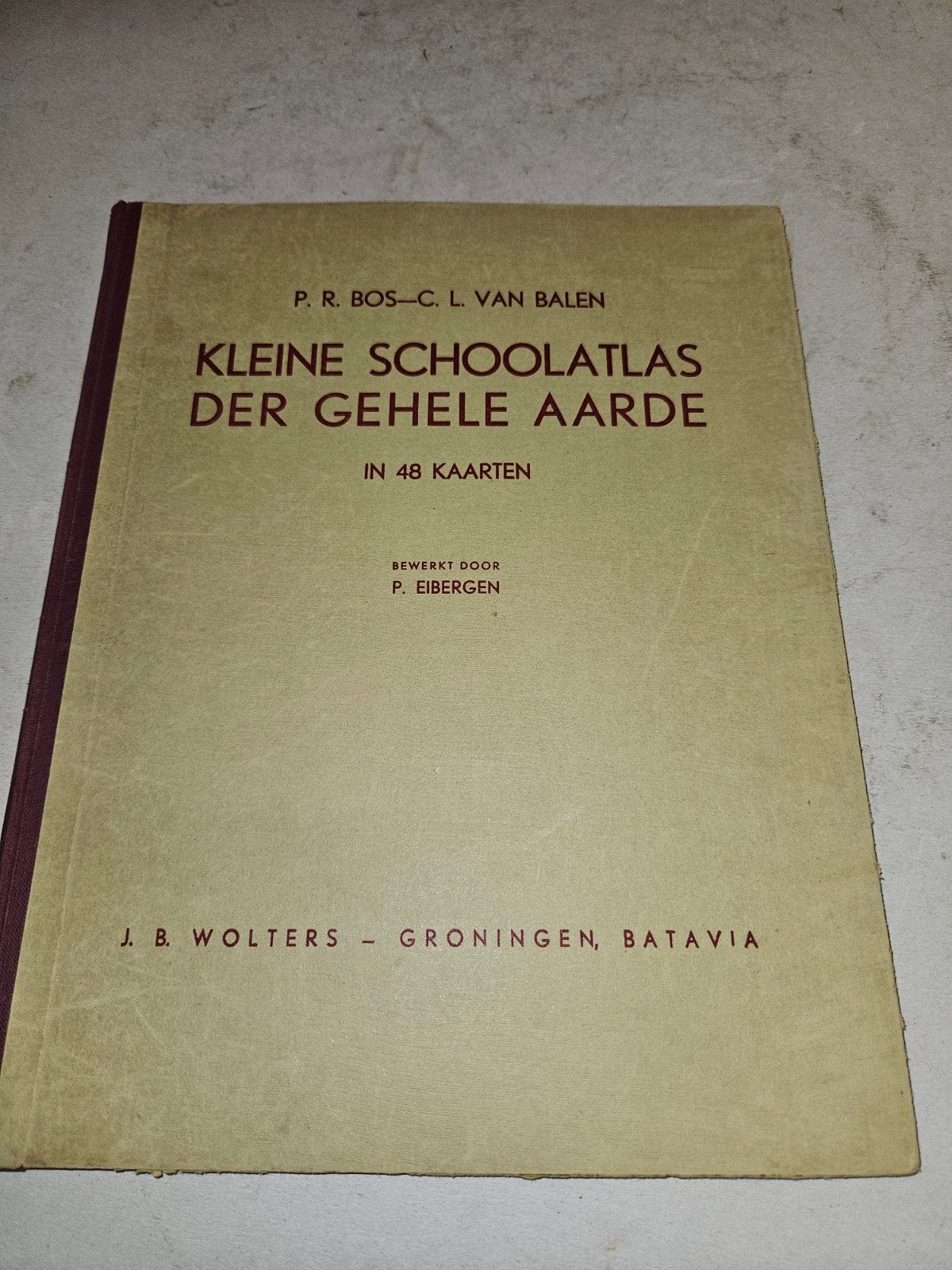 Kleine Schoolatlas der Gehele Aarde - 1948, Gelezen, Overige atlassen, P. R. Bos - C. L. van Balen, bewerkt door P. Eibergen, Ophalen of Verzenden