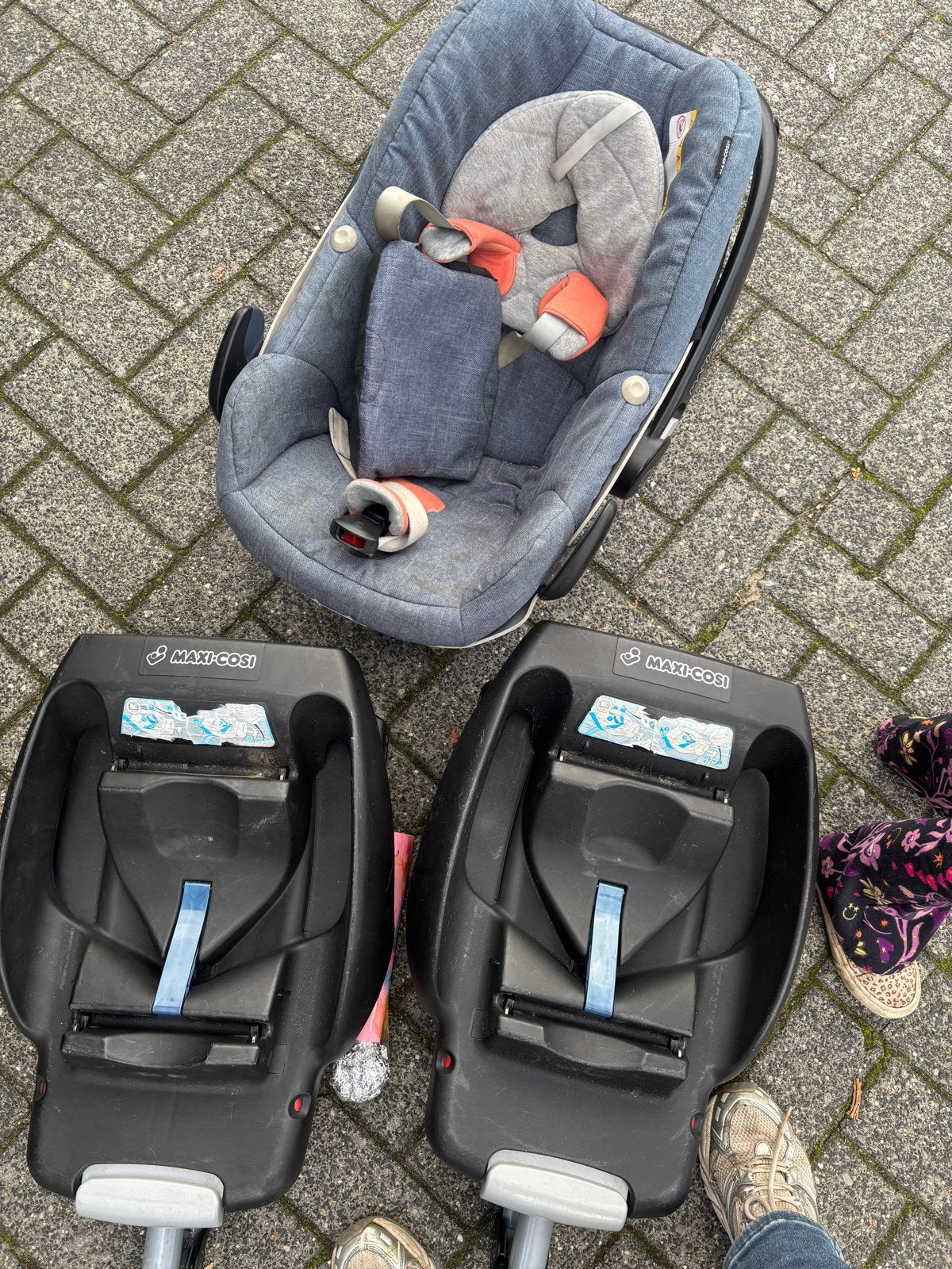 Maxi-Cosi autostoel met twee Easybase onderstellen, Ophalen, 0 t/m 13 kg, Maxi-Cosi, Gebruikt